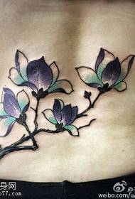 Bellu mudellu di tatuaggi di magnolia à a cintura