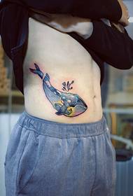 Shui Ling Dolphin -tatuointikuva pysyy vyötäröllä
