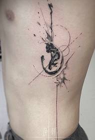 foto di tatuaggio geometria inchiostro vita laterale con volpe