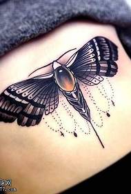 vita un modello di tatuaggio falena