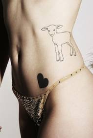 Seksi güzellik tanga yan bel sevimli kuzu dövme desen resim