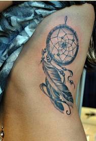 modello di tatuaggio acchiappasogni in bianco e nero con vita laterale femminile sexy Immagine
