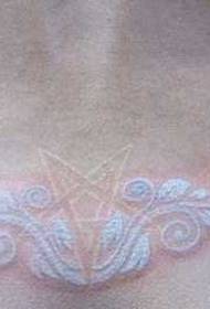 juosmens balto totemo juosmens gėlių tatuiruotės modelis