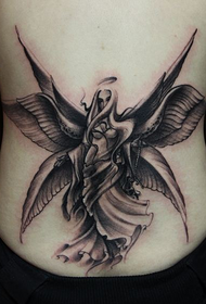 Tatuaggio con angelo a sei ali nero grigio vita posteriore