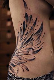 жіночий бік талії красиві гнучкі крила татуювання візерунок