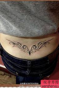 vakker og vakker tatoveringsmønster til totem midje