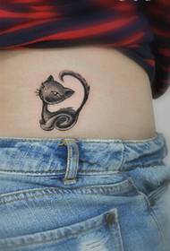 Gambar pola tato kucing yang indah dan menyenangkan di bagian belakang pinggang