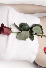 foto di tatuaggio di moda di ragazze labbra personalità labbra rosse