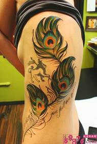 derék gyönyörű páva toll tetoválás kép