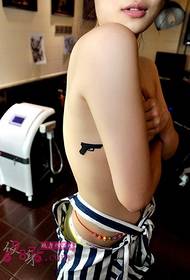 sexy klein middellyf pistool gepersonaliseerde tattoo foto