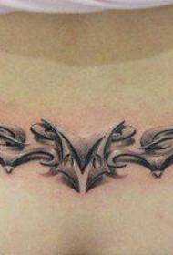 muundo wa tattoo ya kiuno totem