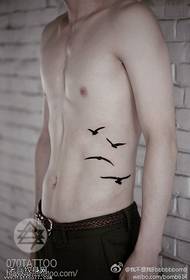 Modello di tatuaggio di oche in vita da uomo ultra semplice