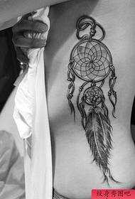 Kobieta żebra Dream Catcher tatuaż praca