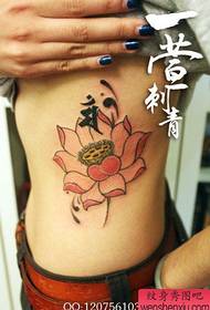 Lányok derék gyönyörű szép színű Lotus tetoválás minta