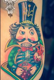 Tatuaggio di zio schiaccianoci vita condiviso dal miglior museo del tatuaggio