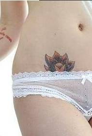 slika super seksi prekrasni struk lijep lotus tattoo pattern