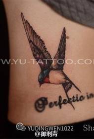 modello di tatuaggio lettera rondine di colore lato vita femminile
