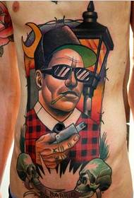 vita laterale su un tatuaggio ritratto di personalità