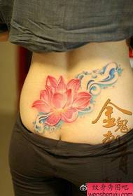 piękna talia piękny i piękny wzór tatuażu z czerwonego lotosu