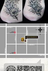 pinggul prawan populer pola tato loteng abu-abu sing apik banget