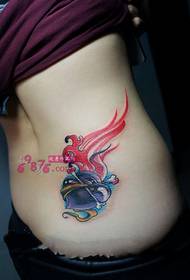 Seitentaille kreative Flamme schwarzes Herz Tattoo Bild