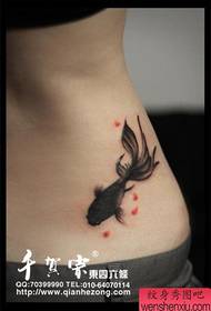 piękna talia popularny popularny tatuaż mały wzór złotej rybki