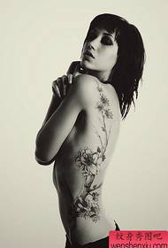 Tattoo show picture recommended a woman's waist flower tattoo pattern