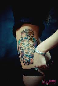 Schönheit Seite Taille europäischen und amerikanischen Mädchen Porträt Tattoo Bild