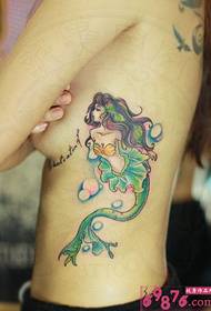 sexy malá bočná morská panna tetovanie v páse