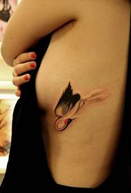 Żeński talia żuraw tatuaż wzór obrazu