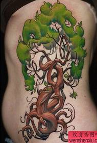 patrón de tatuaje de árbol de color de cintura