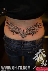 egy női derék derék tetoválás minta