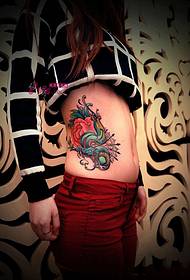 foto di tatuaggio a vita laterale color serpente prepotente
