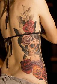 immagine della foto del modello del tatuaggio torvo della vita della ragazza