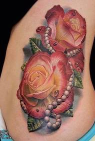странична талия Цветни татуировки на розова татуировка се споделят от шоуто за татуировки