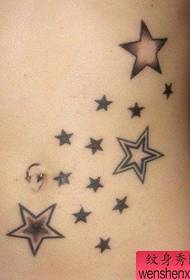 Gambar pertunjukan tato merekomendasikan satu pola tato bintang berujung lima Pinggang