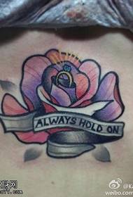 struk u boji tetovaža ruža u boji