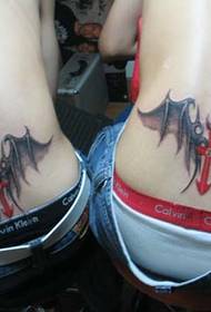 kiuno mbawa tattoo mfano