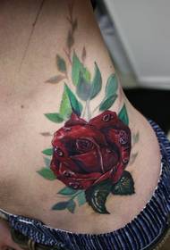 jostasvietā skaists rožu tetovējums