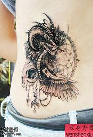 immagine del tatuaggio del collettore di sogno del leone dell'antilope della vita condivisa dal tatuaggio