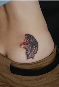 grožis juosmens asmenybė mada graži ašarojančios gyvatės tatuiruotės figūra