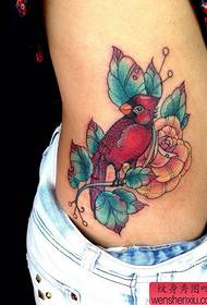 tjej sidan midjan klassisk pop fågel ros tatuering mönster