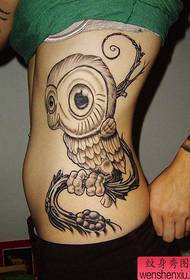 Zdjęcie pokazu tatuażu polecam kobiecy wzór tatuażu sowy