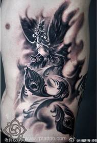 tatueringsfigur rekommenderade ett svartvitt phoenix tatueringsarbete vid midjan
