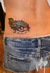 foto femër e belit me ngjyra të ngjyrave të tatuazheve me pendë