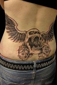 model de tatuaj cu cranii aripilor de talie