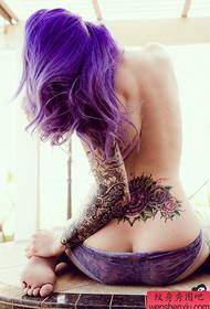 タトゥーショーの写真は女性の腰色の花トーテムタトゥーパターンをお勧めします