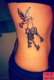 Girekomenda sa tattoo figure ang sidsid sa babaye nga susi sa tattoo