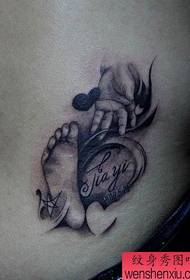 un modello di tatuaggio lettera in vita