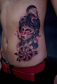 ແອວຂ້າງ Medusa ຮູບ tattoo ສ້າງສັນ